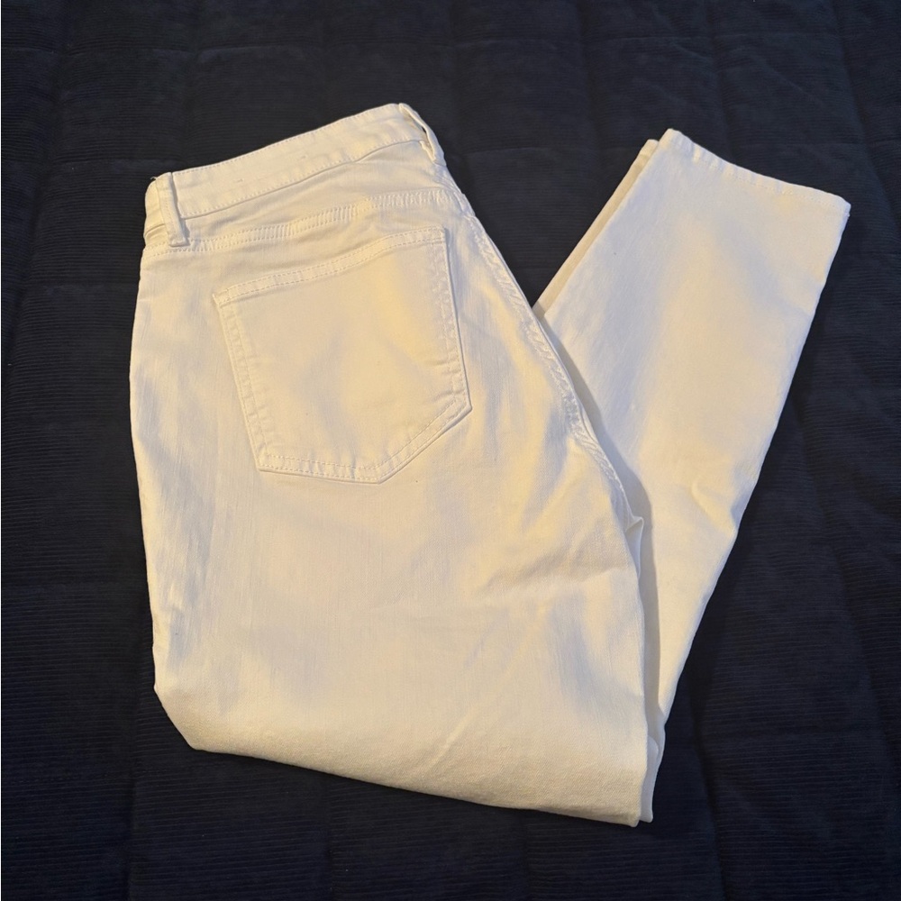 Ann Taylor 8P Curvy fit White Jeans
